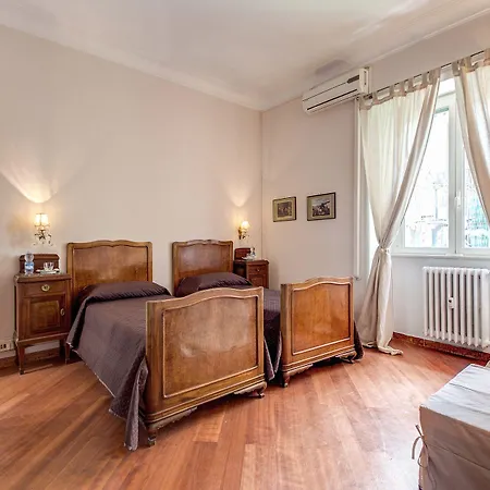 Bed & Breakfast Circus Maximus 4*