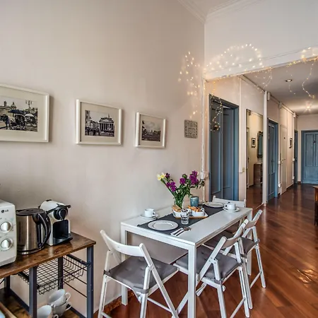 לינה וארוחת בוקר Circus Maximus